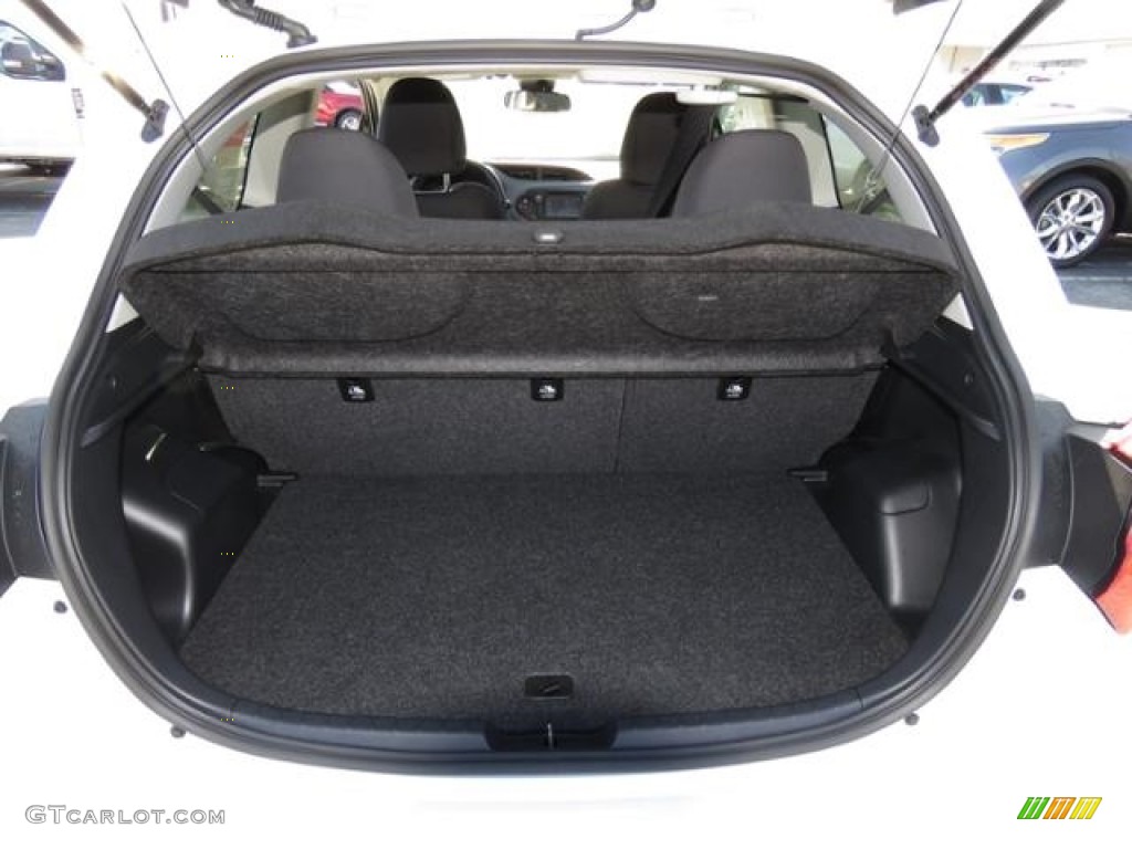 2018 Yaris 3-Door L - Super White / Black photo #20
