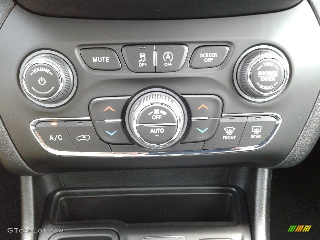 2019 Jeep Cherokee Limited Controls Photo #126617280