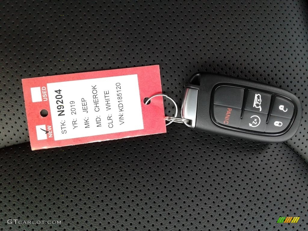 2019 Jeep Cherokee Limited Keys Photos