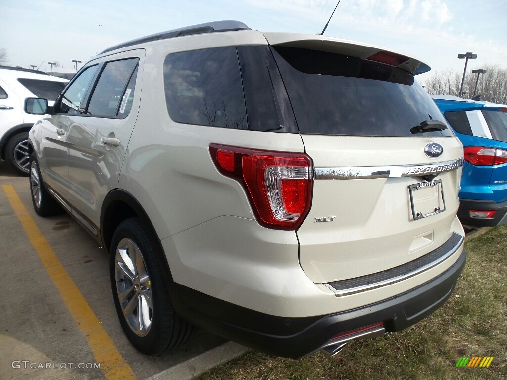 2018 Explorer XLT 4WD - Platinum Dune / Medium Stone photo #2