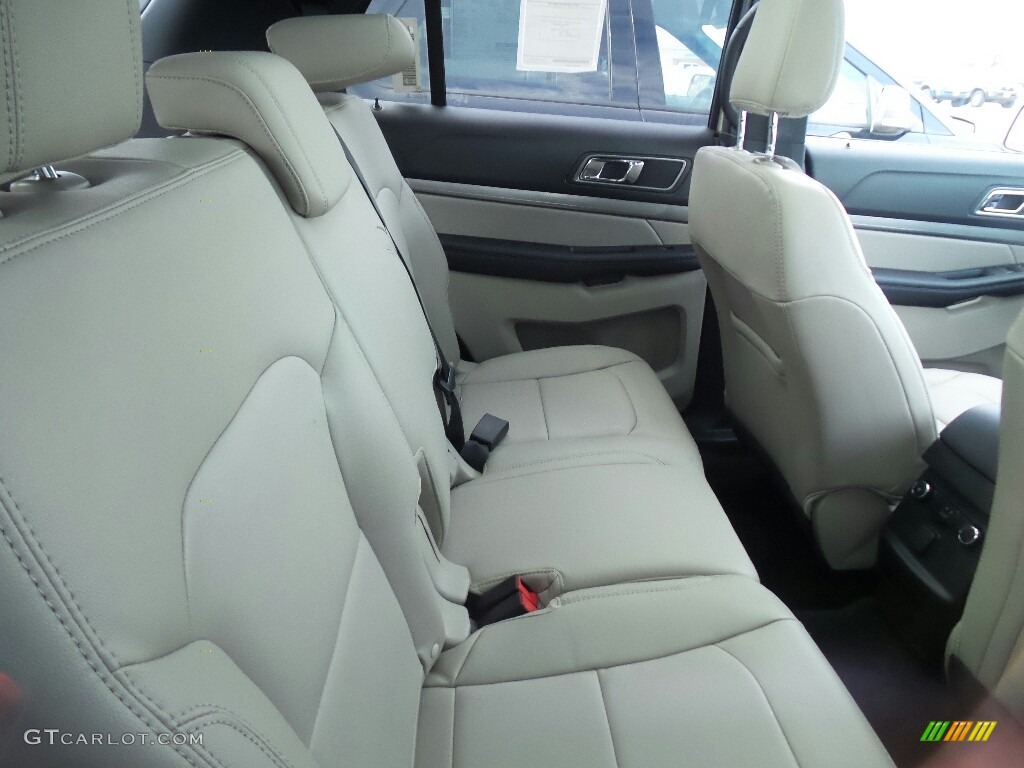 2018 Explorer XLT 4WD - Platinum Dune / Medium Stone photo #5