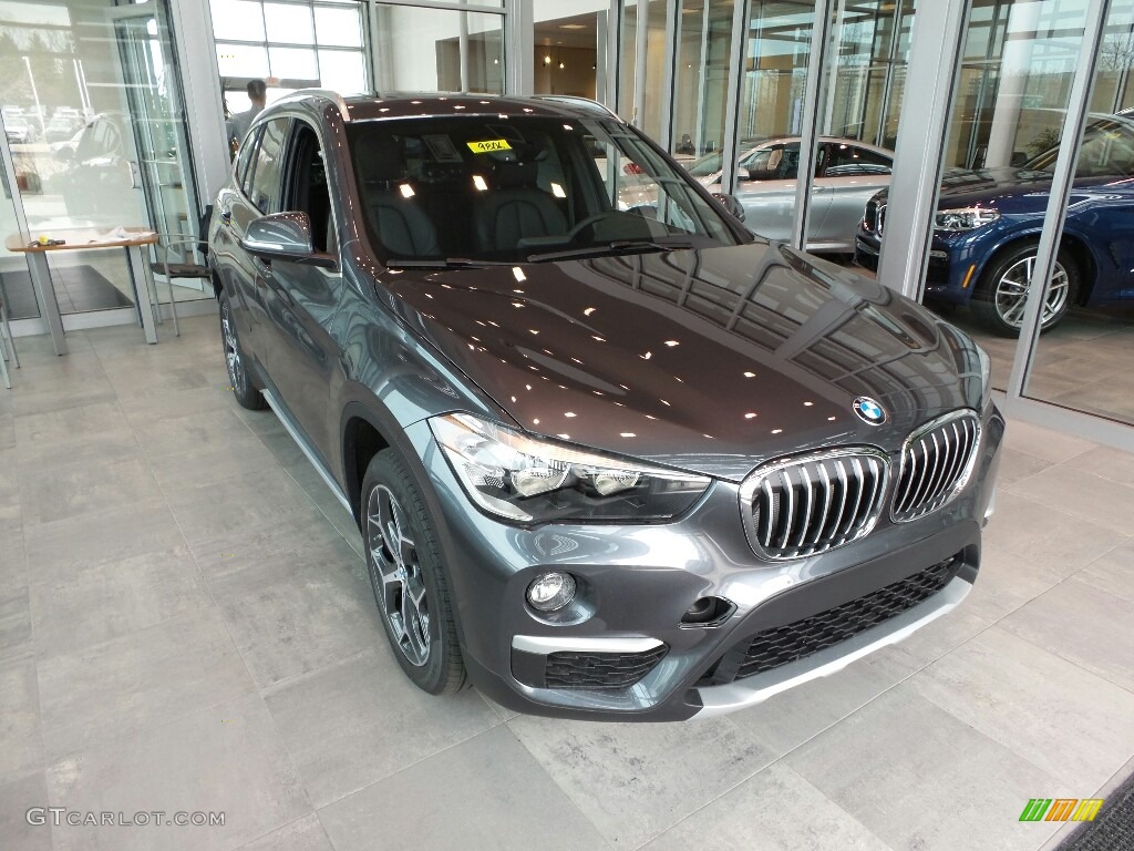 2018 X1 xDrive28i - Mineral Grey Metallic / Black photo #1