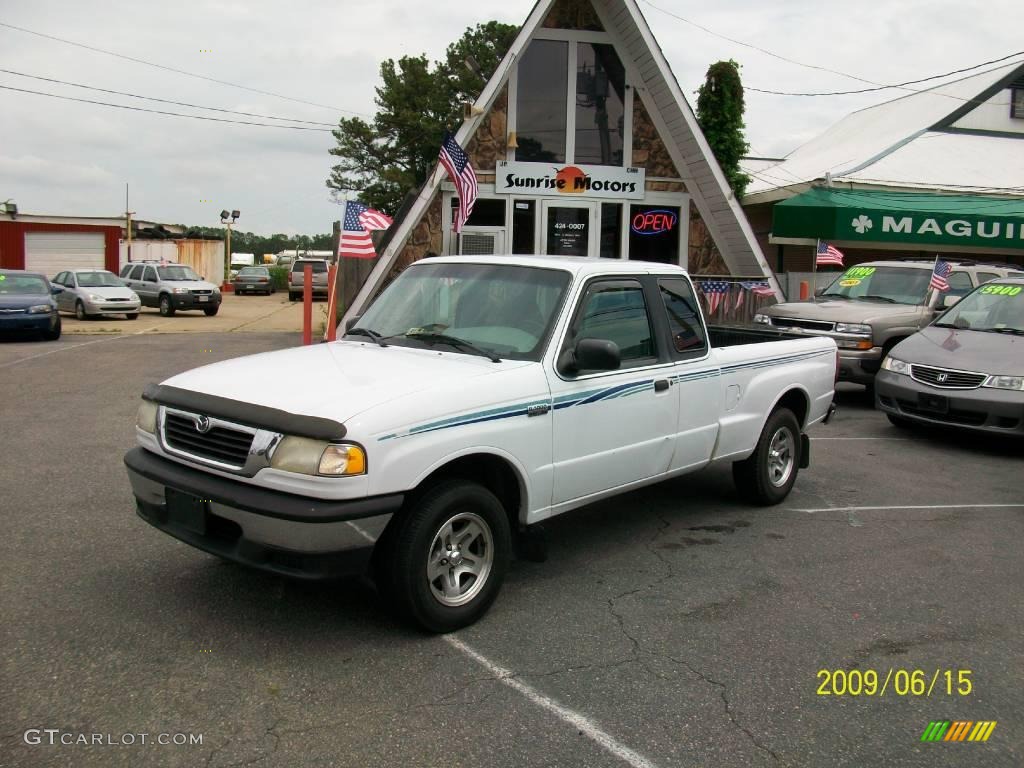 1998 B-Series Truck B4000 SE Extended Cab - Oxford White / Gray photo #1