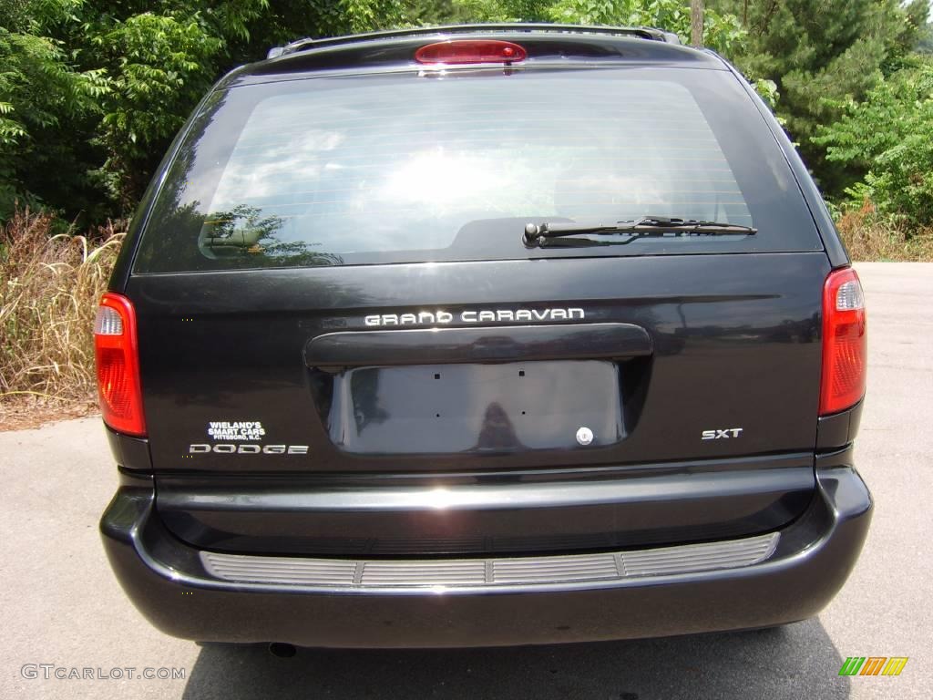 2006 Grand Caravan SXT - Brilliant Black Crystal Pearl / Dark Khaki/Light Graystone photo #3