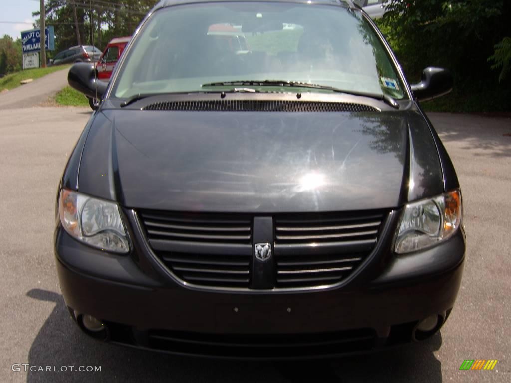 2006 Grand Caravan SXT - Brilliant Black Crystal Pearl / Dark Khaki/Light Graystone photo #8