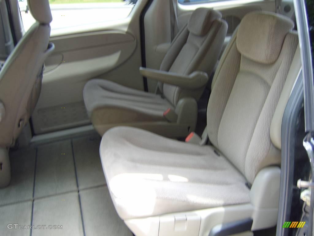 2006 Grand Caravan SXT - Brilliant Black Crystal Pearl / Dark Khaki/Light Graystone photo #13