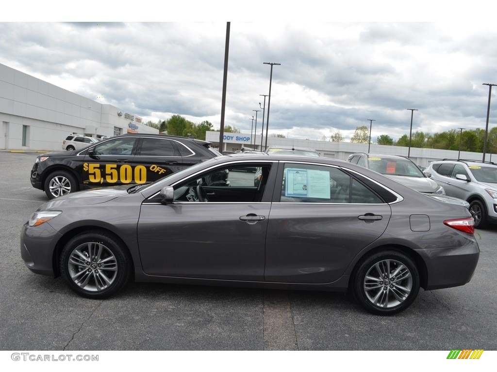 2015 Camry SE - Predawn Gray Mica / Black photo #5