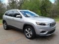 Front 3/4 View of 2019 Cherokee Limited