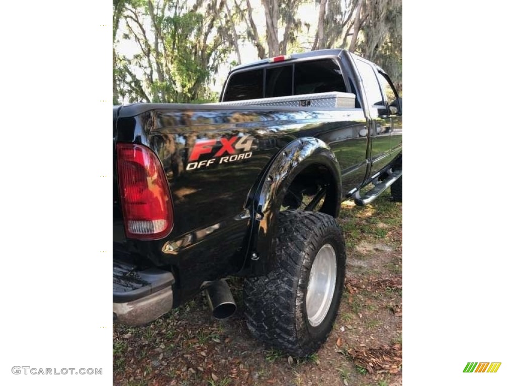 2006 F350 Super Duty Lariat Crew Cab 4x4 - Black / Tan photo #2