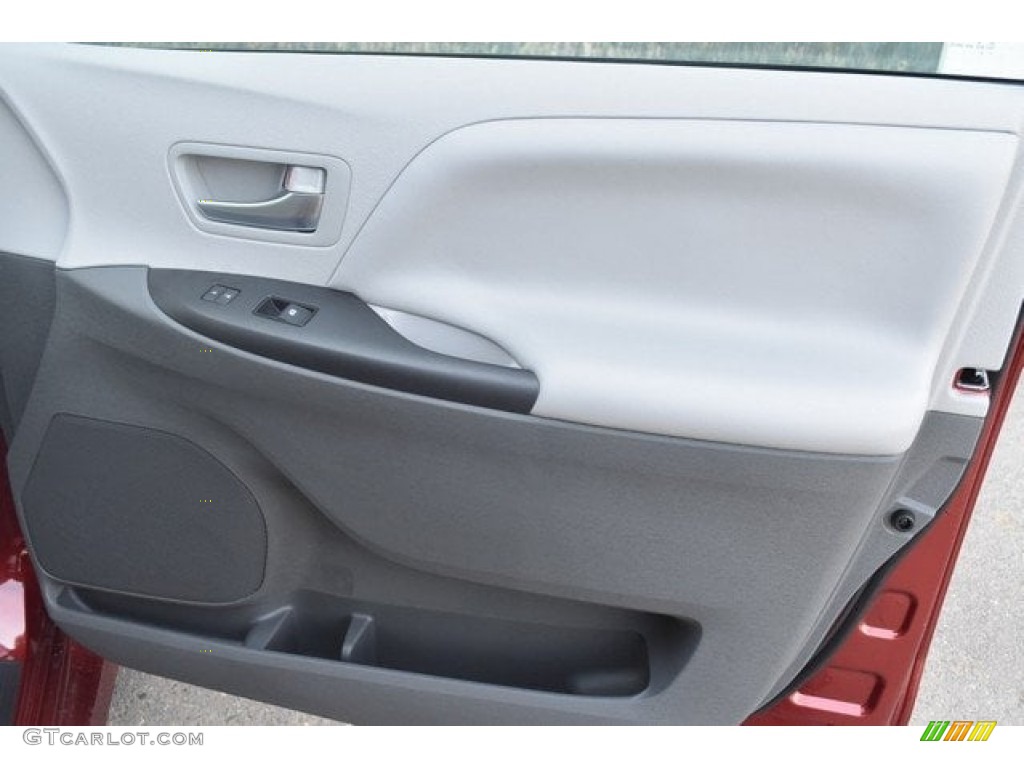 2018 Toyota Sienna LE AWD Gray Door Panel Photo #126667010