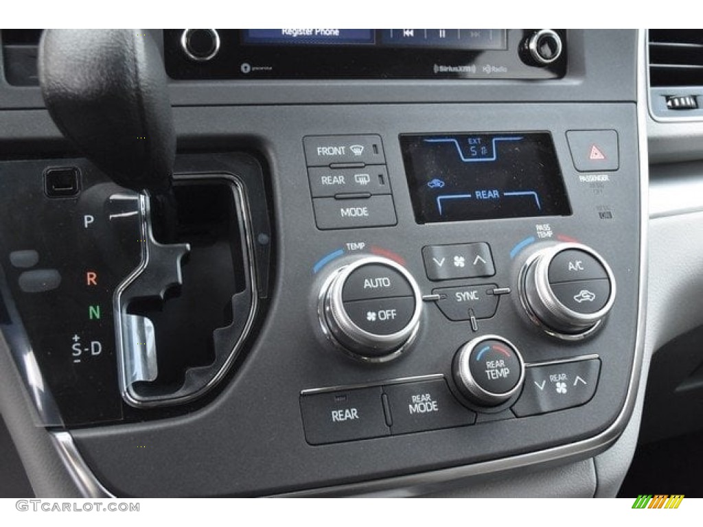 2018 Toyota Sienna LE AWD Controls Photo #126667130