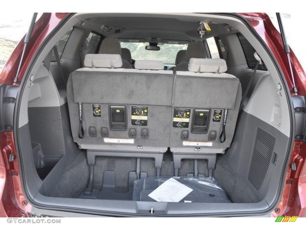 2018 Toyota Sienna LE AWD Trunk Photo #126667145