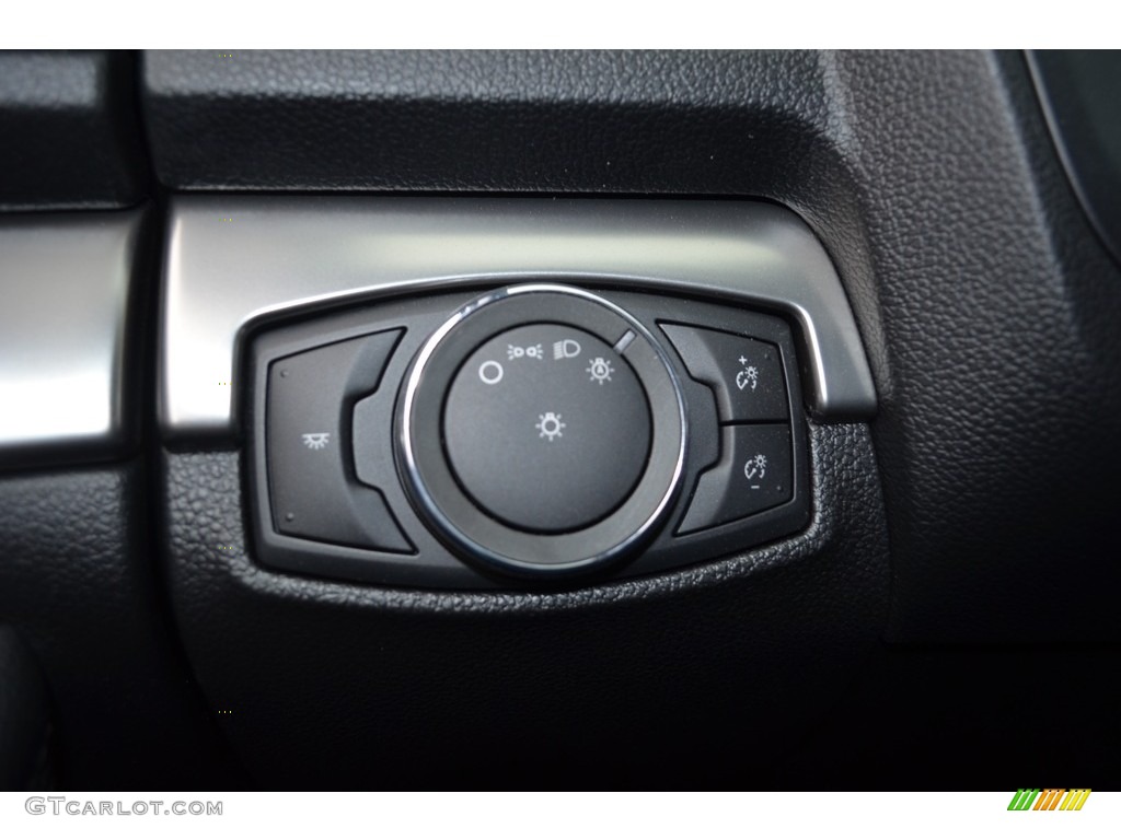 2018 Explorer XLT - White Platinum / Ebony Black photo #15
