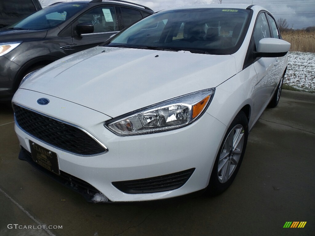 2018 Focus SE Sedan - Oxford White / Charcoal Black photo #1