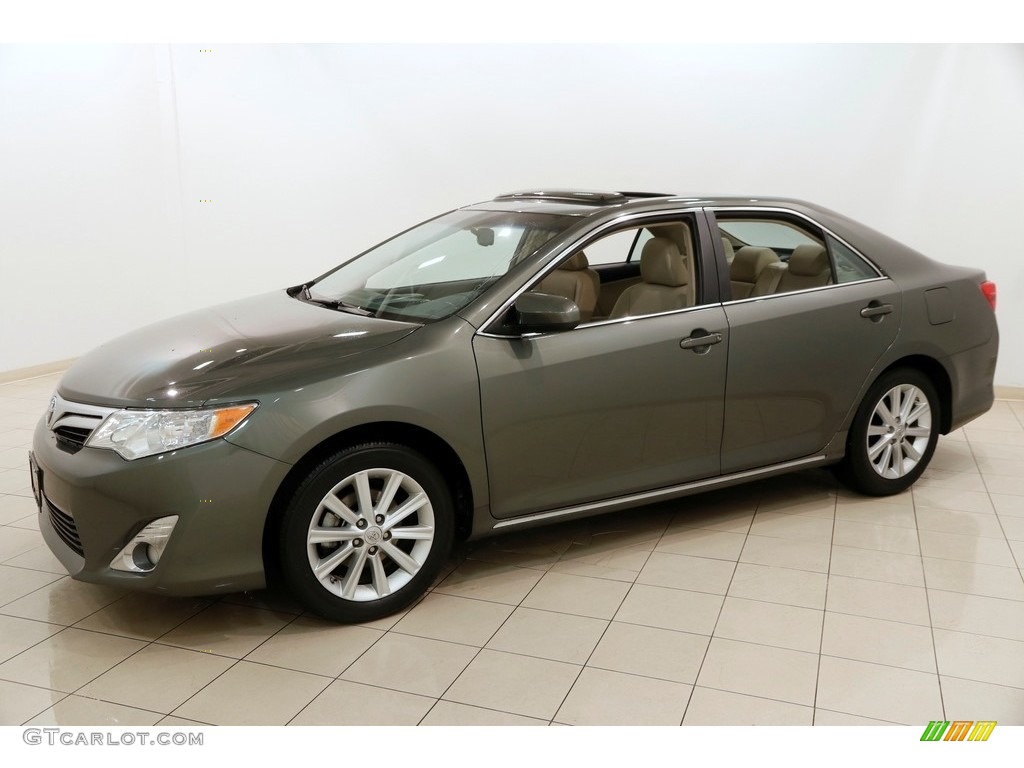 2012 Camry XLE - Cypress Green Pearl / Ivory photo #3
