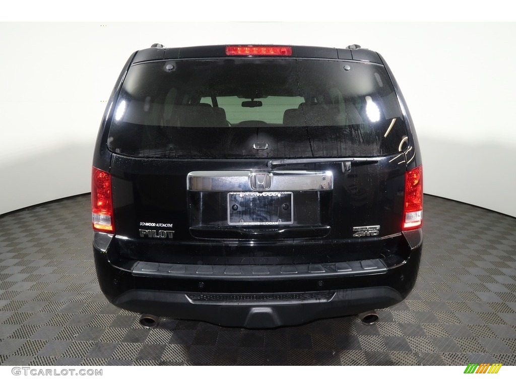 2015 Pilot Touring 4WD - Crystal Black Pearl / Black photo #16
