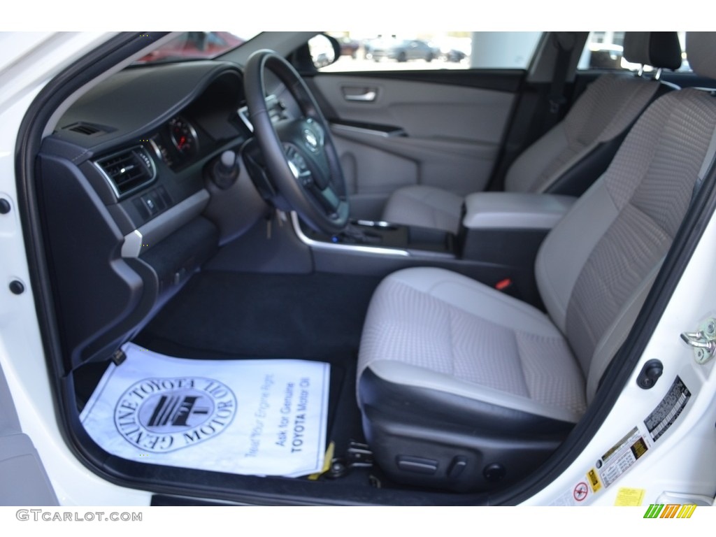 2015 Camry SE - Super White / Almond photo #9