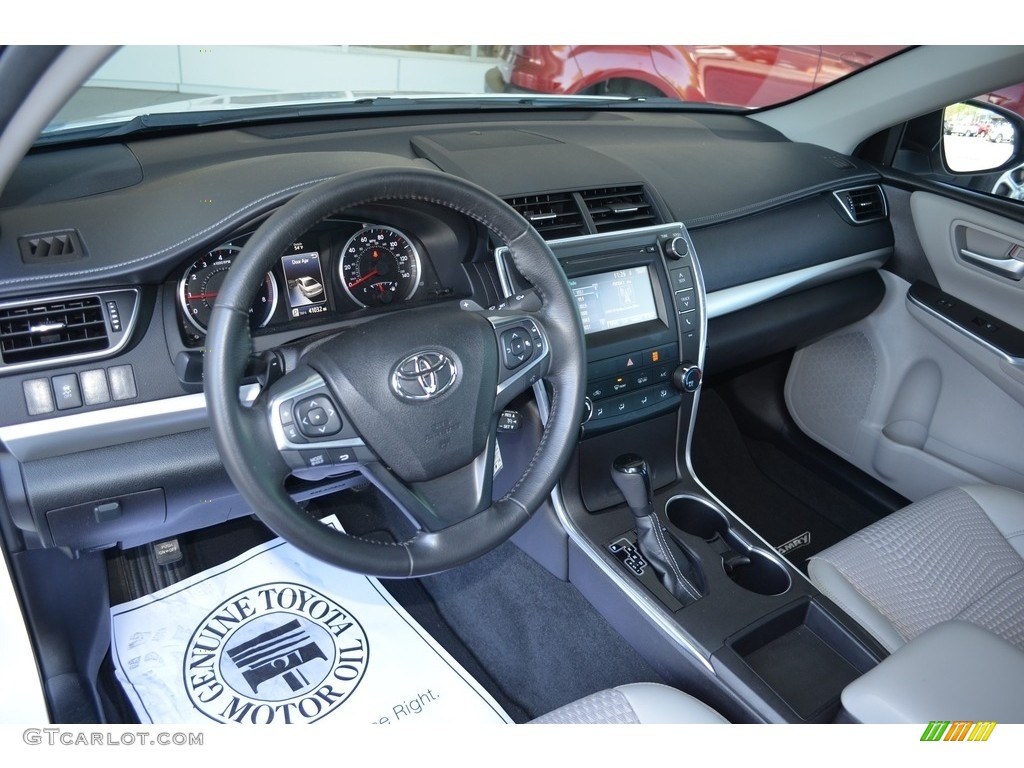 2015 Camry SE - Super White / Almond photo #10