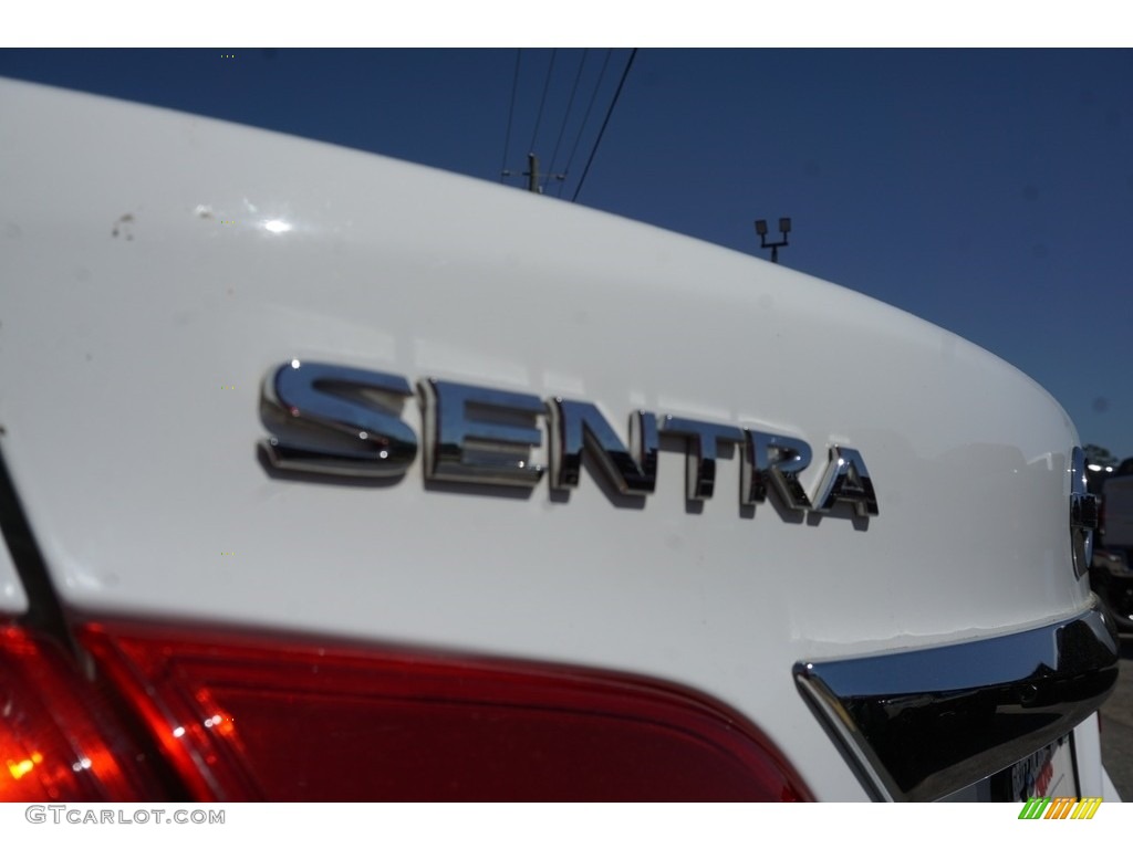 2017 Sentra SV - Fresh Powder White / Charcoal photo #16