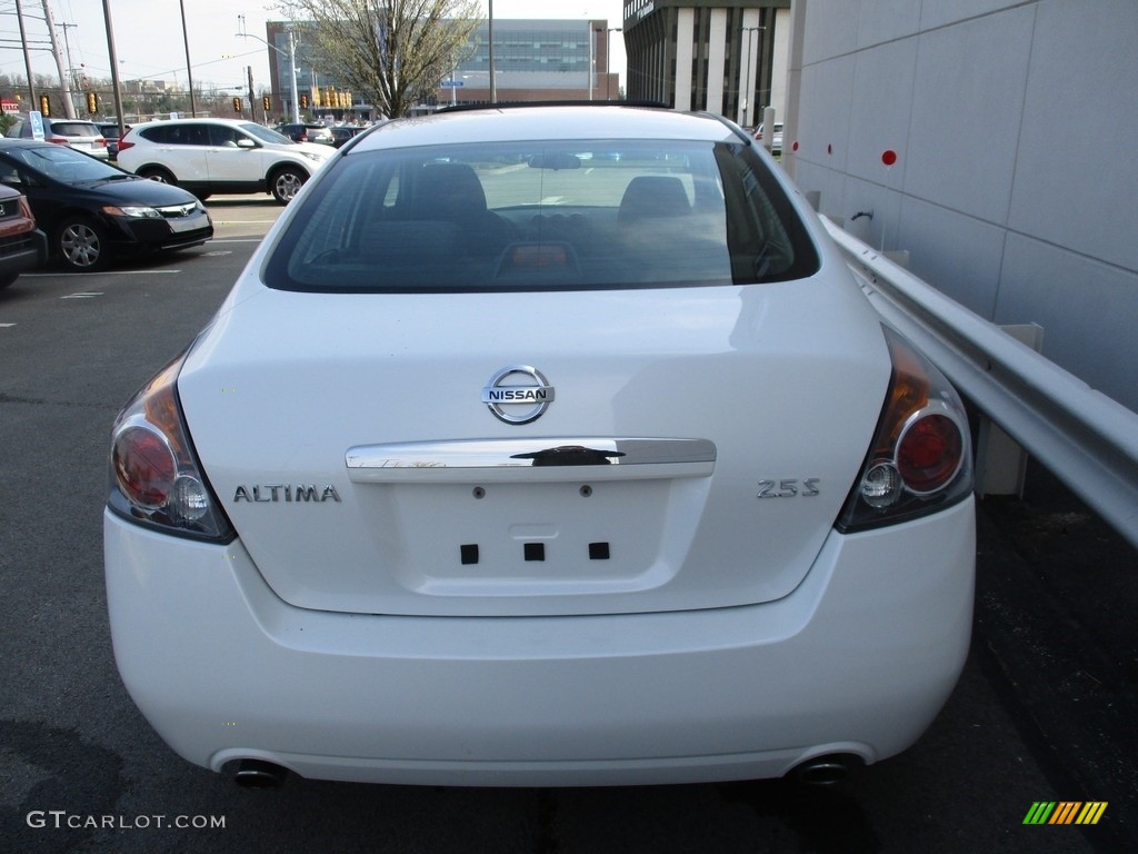 2009 Altima 2.5 S - Winter Frost Pearl / Charcoal photo #4