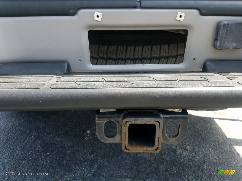 2004 Silverado 1500 Regular Cab - Summit White / Dark Charcoal photo #5