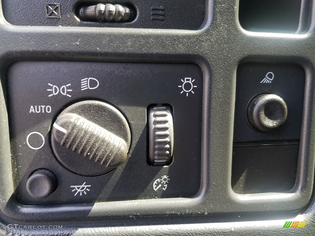 2004 Silverado 1500 Regular Cab - Summit White / Dark Charcoal photo #17