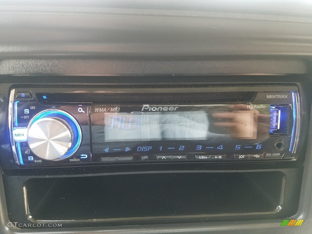 2004 Silverado 1500 Regular Cab - Summit White / Dark Charcoal photo #23