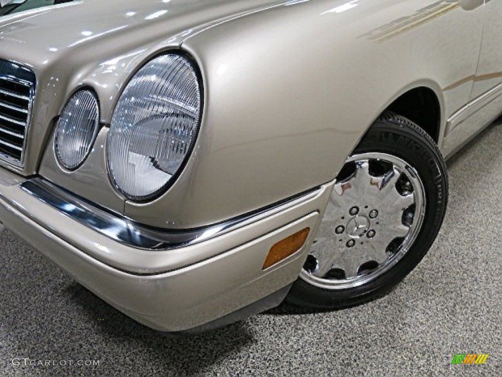 1999 E 320 Sedan - Smoke Silver Metallic / Parchment photo #9