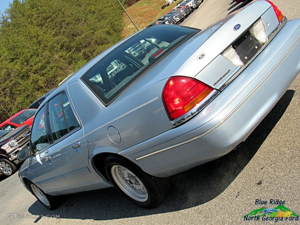 1999 Crown Victoria LX - Light Blue Metallic / Dark Denim Blue photo #25