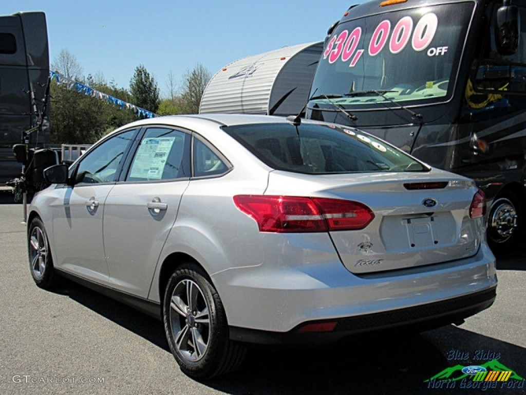 2018 Focus SE Sedan - Ingot Silver / Charcoal Black photo #3