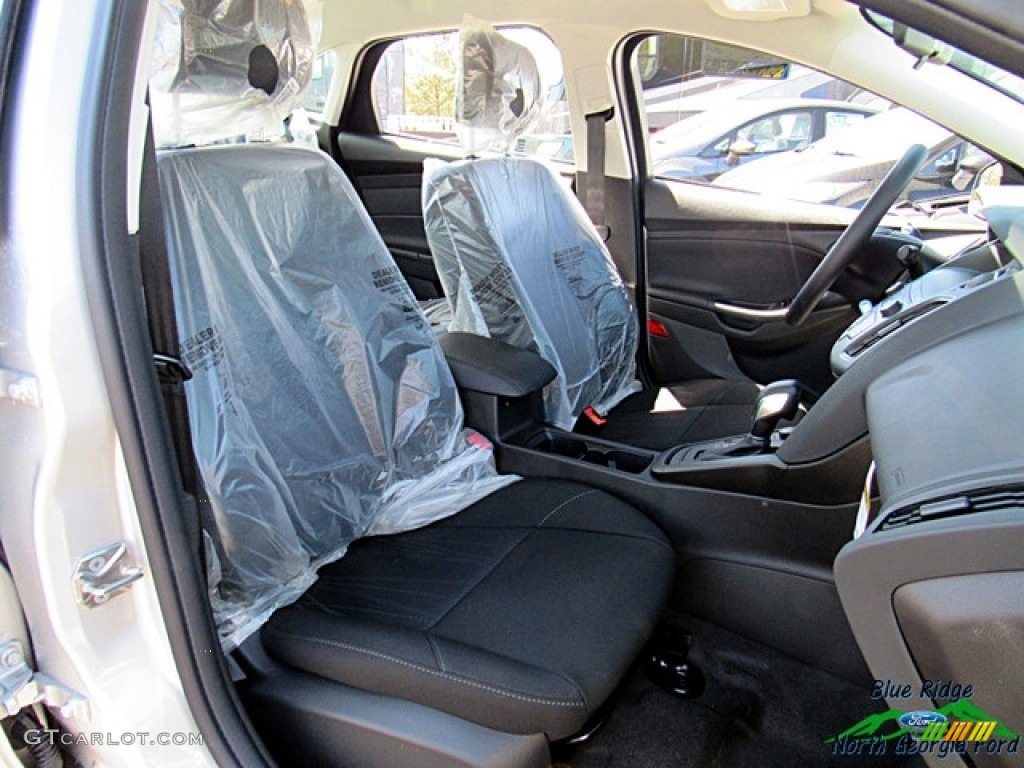 2018 Focus SE Sedan - Ingot Silver / Charcoal Black photo #11