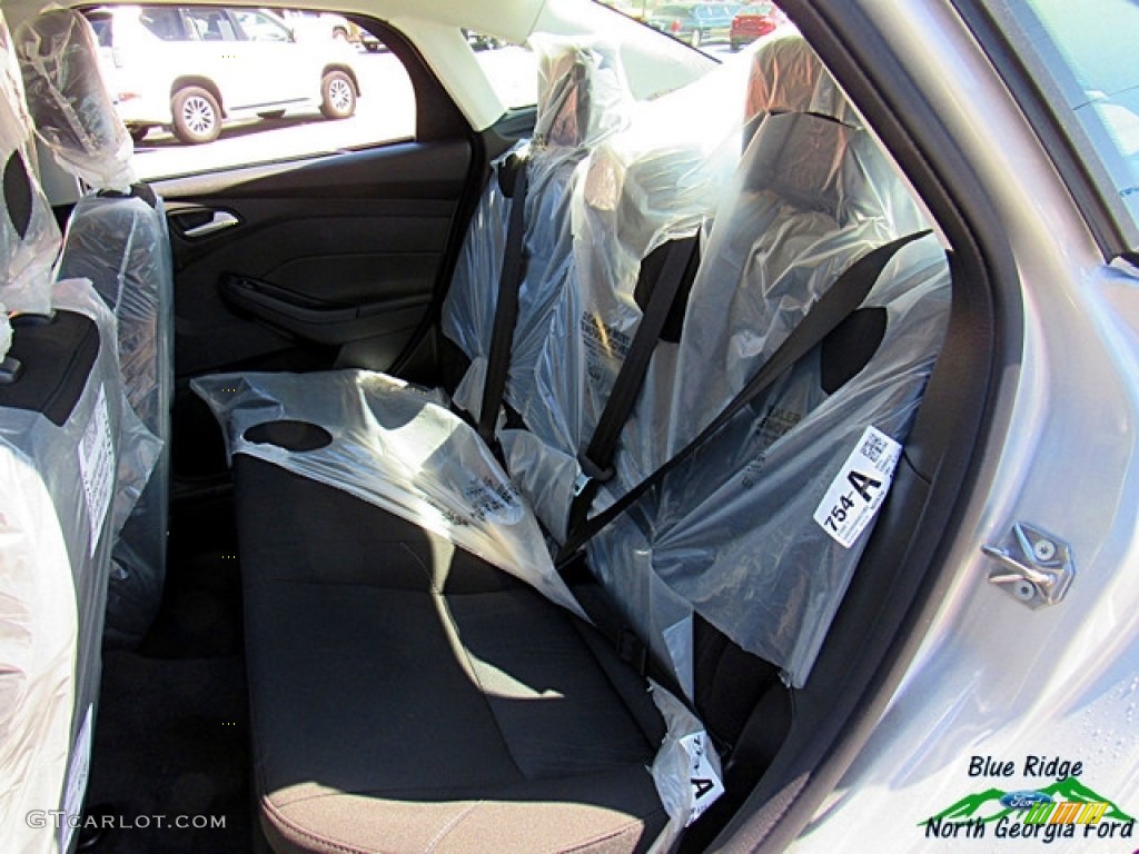 2018 Focus SE Sedan - Ingot Silver / Charcoal Black photo #12