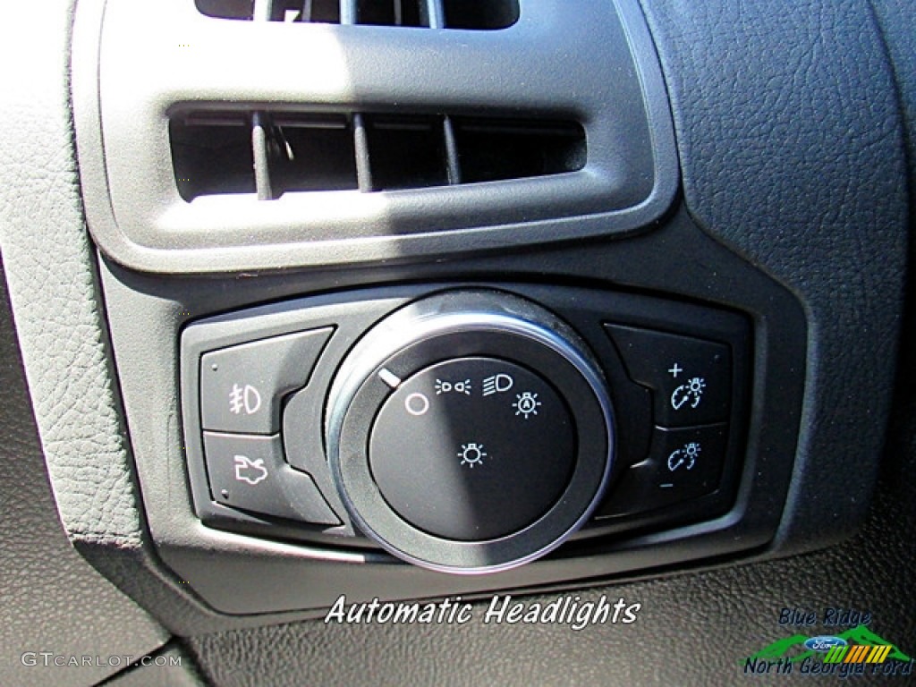 2018 Focus SE Sedan - Ingot Silver / Charcoal Black photo #19