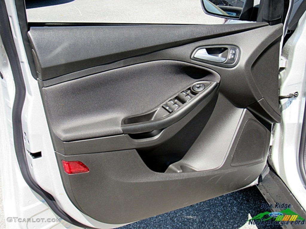 2018 Focus SE Sedan - Ingot Silver / Charcoal Black photo #25