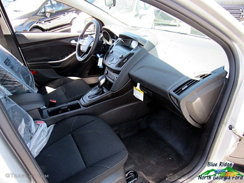 2018 Focus SE Sedan - Ingot Silver / Charcoal Black photo #27