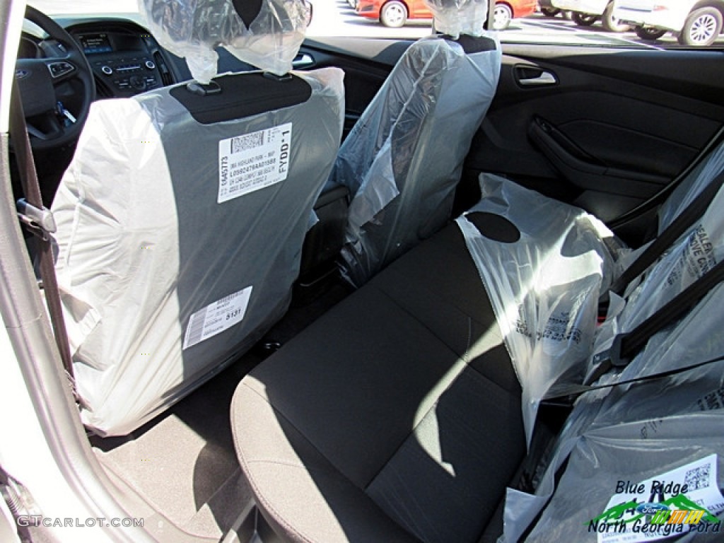 2018 Focus SE Sedan - Ingot Silver / Charcoal Black photo #28