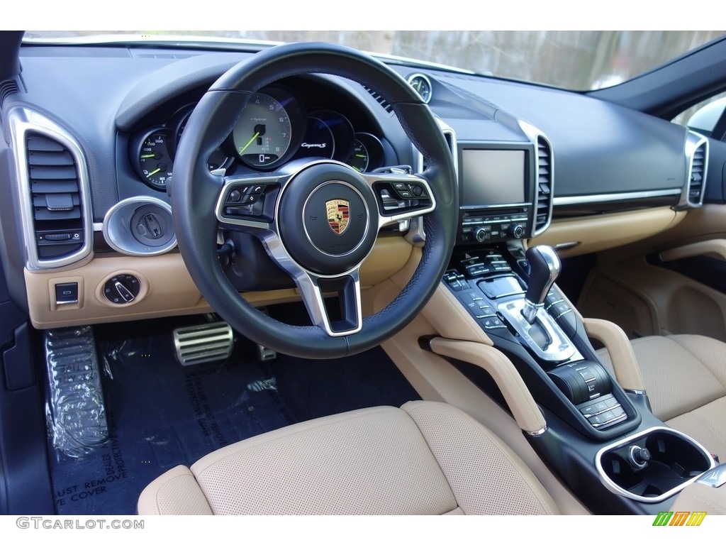 2016 Porsche Cayenne S E-Hybrid Black/Luxor Beige Dashboard Photo #126703679