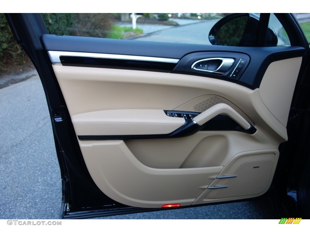 2018 Porsche Cayenne Platinum Edition Black/Luxor Beige Door Panel Photo #126705746