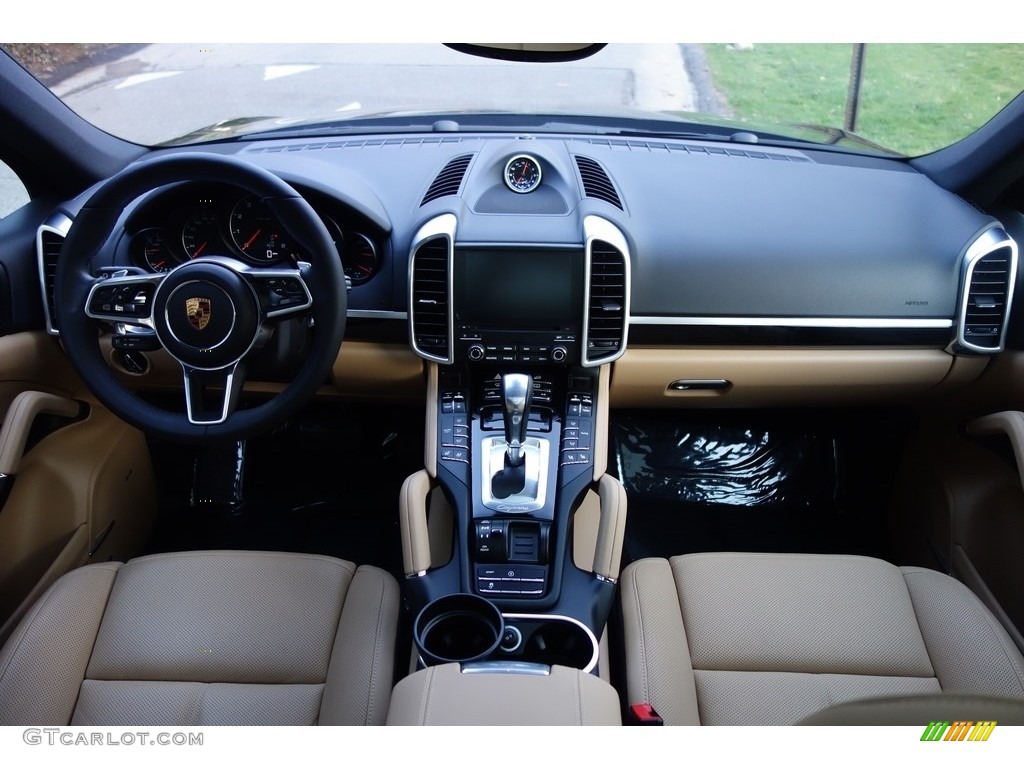 2018 Porsche Cayenne Platinum Edition Black/Luxor Beige Dashboard Photo #126705827