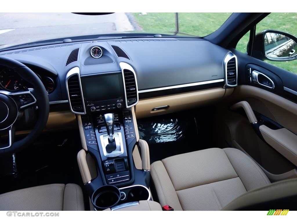 2018 Porsche Cayenne Platinum Edition Black/Luxor Beige Dashboard Photo #126705857