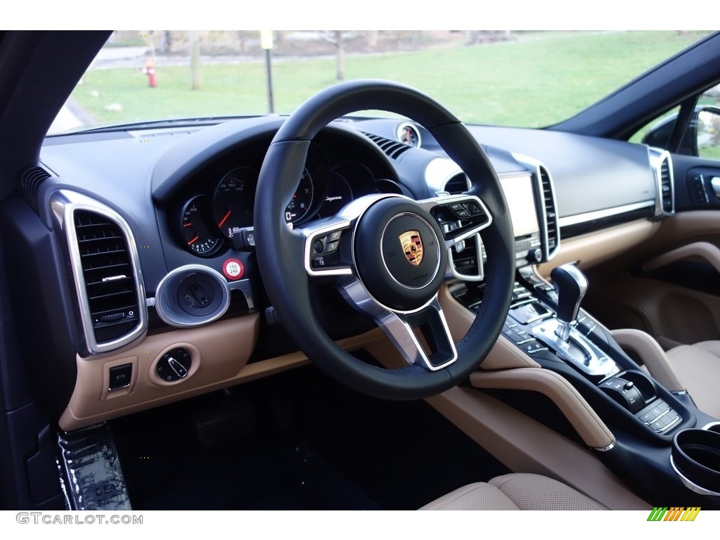 2018 Porsche Cayenne Platinum Edition Black/Luxor Beige Steering Wheel Photo #126705995