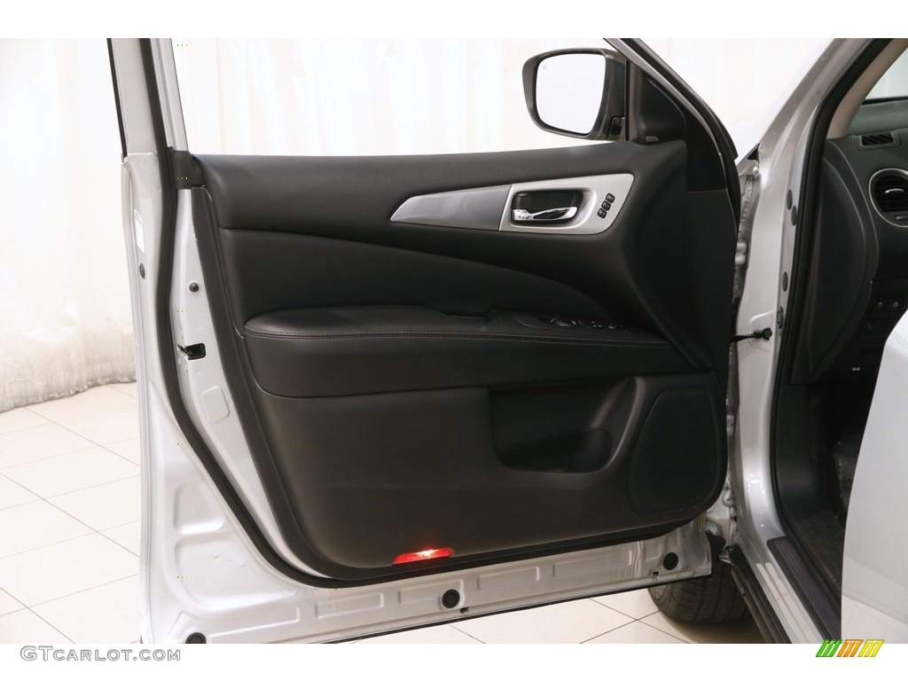 2018 Nissan Pathfinder SL 4x4 Charcoal Door Panel Photo #126713681