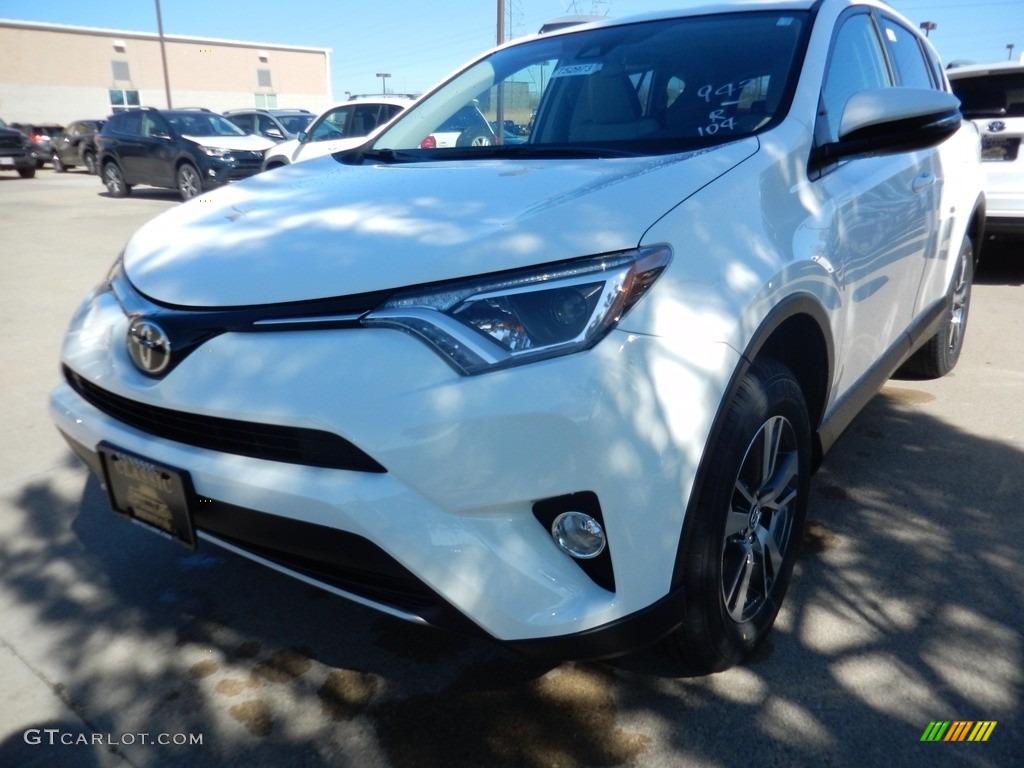 2018 RAV4 XLE - Super White / Ash photo #1