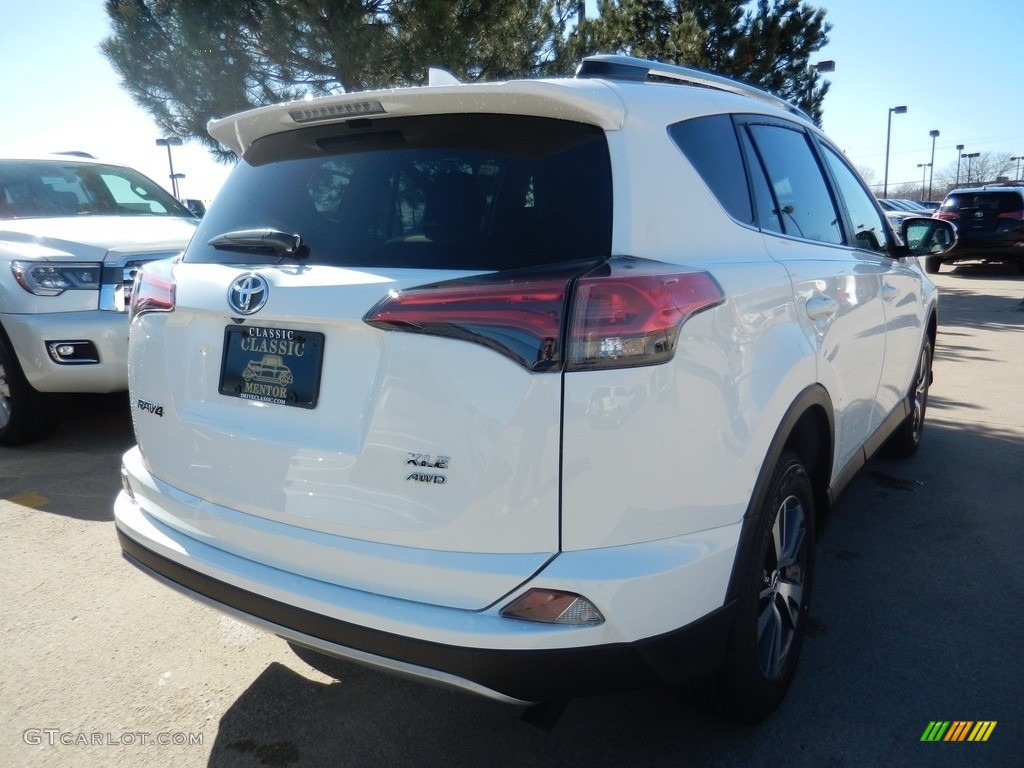 2018 RAV4 XLE - Super White / Ash photo #2