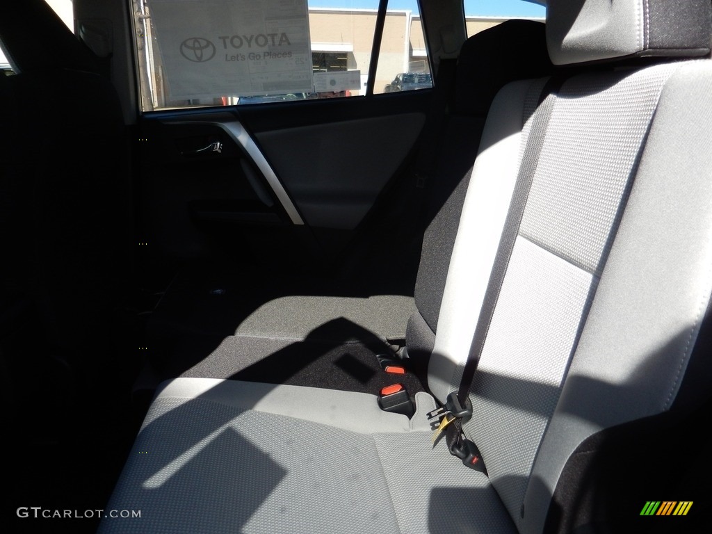 2018 RAV4 XLE - Super White / Ash photo #4