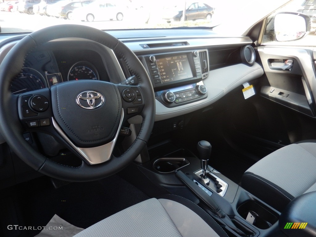 2018 RAV4 XLE - Super White / Ash photo #5