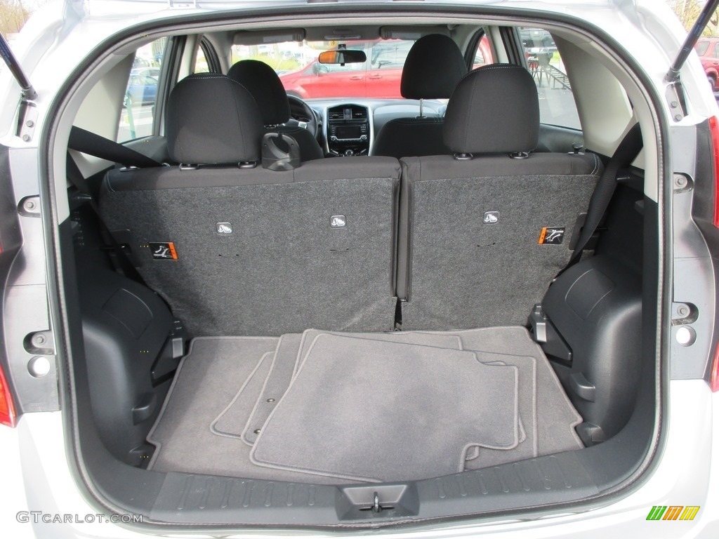 2018 Nissan Versa Note SV Trunk Photo #126717504