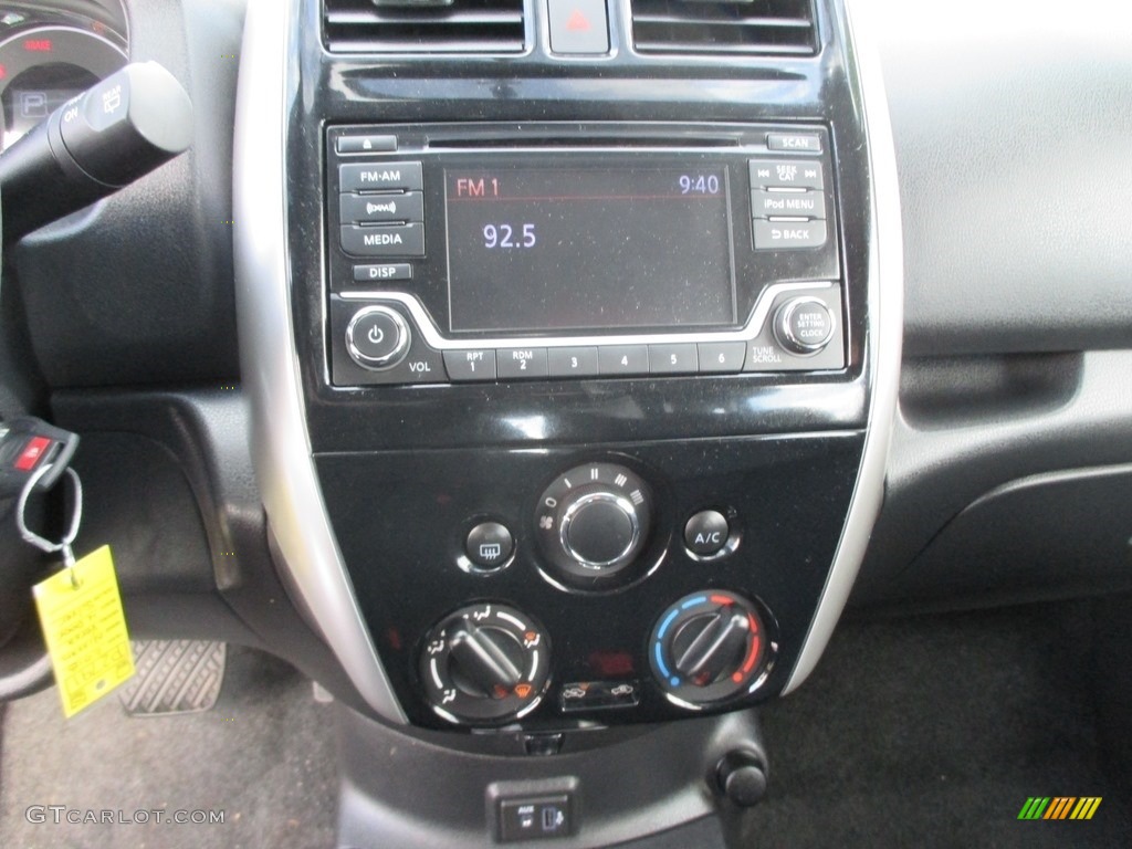 2018 Nissan Versa Note SV Controls Photo #126717633