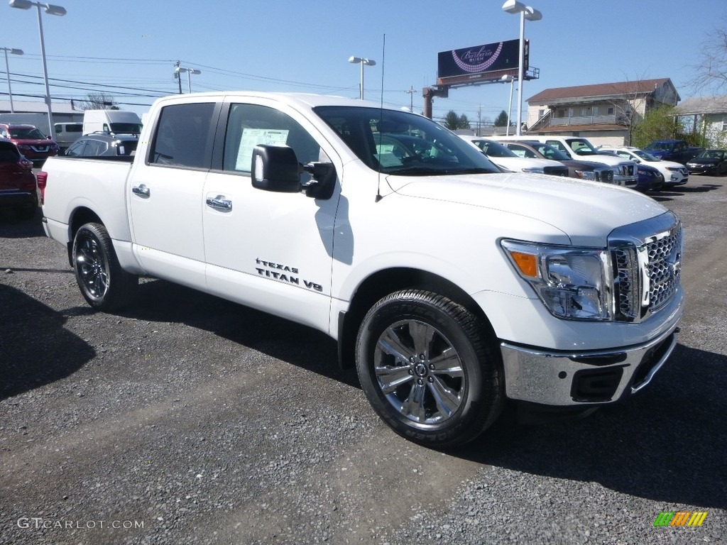 2018 Titan SV Crew Cab 4x4 - Glacier White / Black photo #1