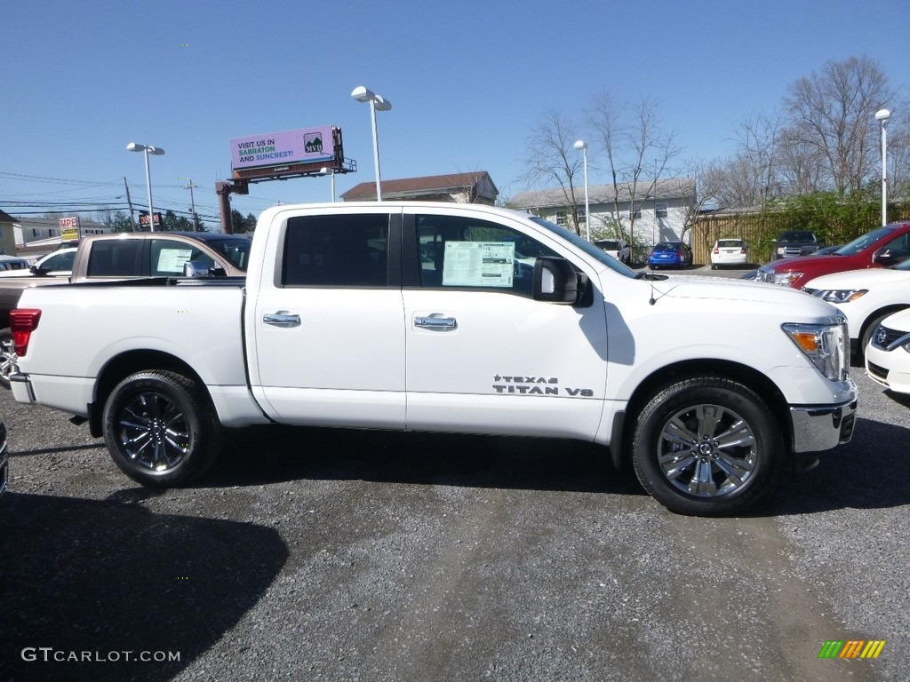 2018 Titan SV Crew Cab 4x4 - Glacier White / Black photo #3